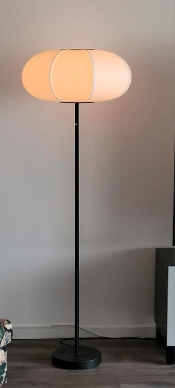 Ikea staande lamp (2 stuks beschikbaar).  beschikbaar voor biedingen