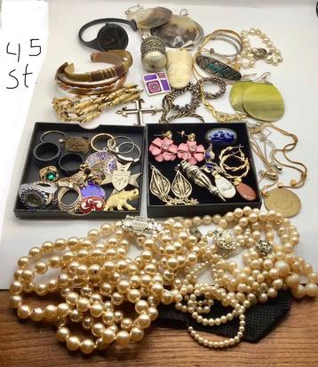Vintage sieraden groot lot oude sieraden 45 stuks zilver etc beschikbaar voor biedingen