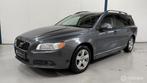 Volvo V70 2.5FT Momentum AUTOMAAT / YOUNGTIMER, Gebruikt, 2521 cc, Zilver of Grijs, 1583 kg