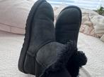 Uggs Bailey Button Maat 40 - Goed Gebruikt, Ophalen of Verzenden, Gedragen, Zwart, Lage of Enkellaarzen