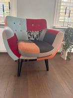 Mooie unieke stoel gemaakt van verschillende stoffen, Huis en Inrichting, Fauteuils, Ophalen, Gebruikt, Minder dan 75 cm, 75 tot 100 cm