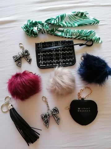 TASSEN HANGERS (GLOEDNIEUW).  beschikbaar voor biedingen