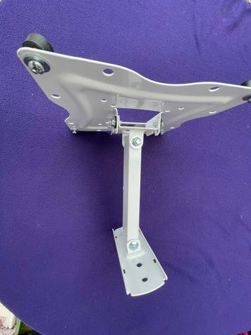 Te koop handige monitor/tv steun. beschikbaar voor biedingen