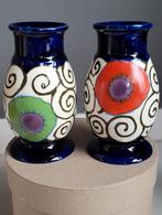 Unieke set Vazen prachtig blauw met decor in rood en groen, Ophalen of Verzenden