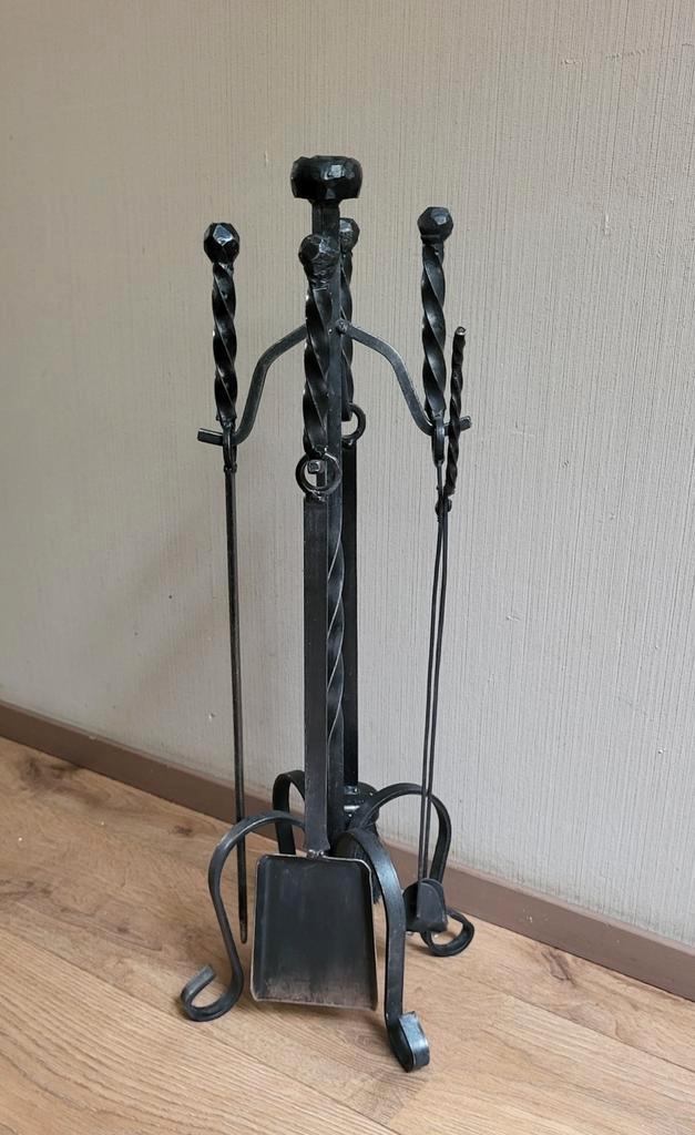 Oud 4 - delig zwart haardstel, Antiek en Kunst, Antiek | Woonaccessoires, Ophalen of Verzenden
