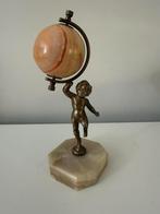 Putti met globe Messing vintage beeldje met onyx bol, Ophalen of Verzenden, Zo goed als nieuw