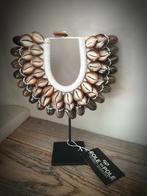 Schelpenketting op standaard bruin - klein, Huis en Inrichting, Woonaccessoires | Kransen, Ophalen of Verzenden, Nieuw