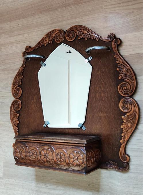 Antieke spiegel met bakje. Houtsnijwerk. Vtg woonaccessoires, Antiek en Kunst, Curiosa en Brocante, Ophalen of Verzenden