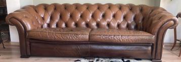 Grote leren Chesterfield zitbank beschikbaar voor biedingen