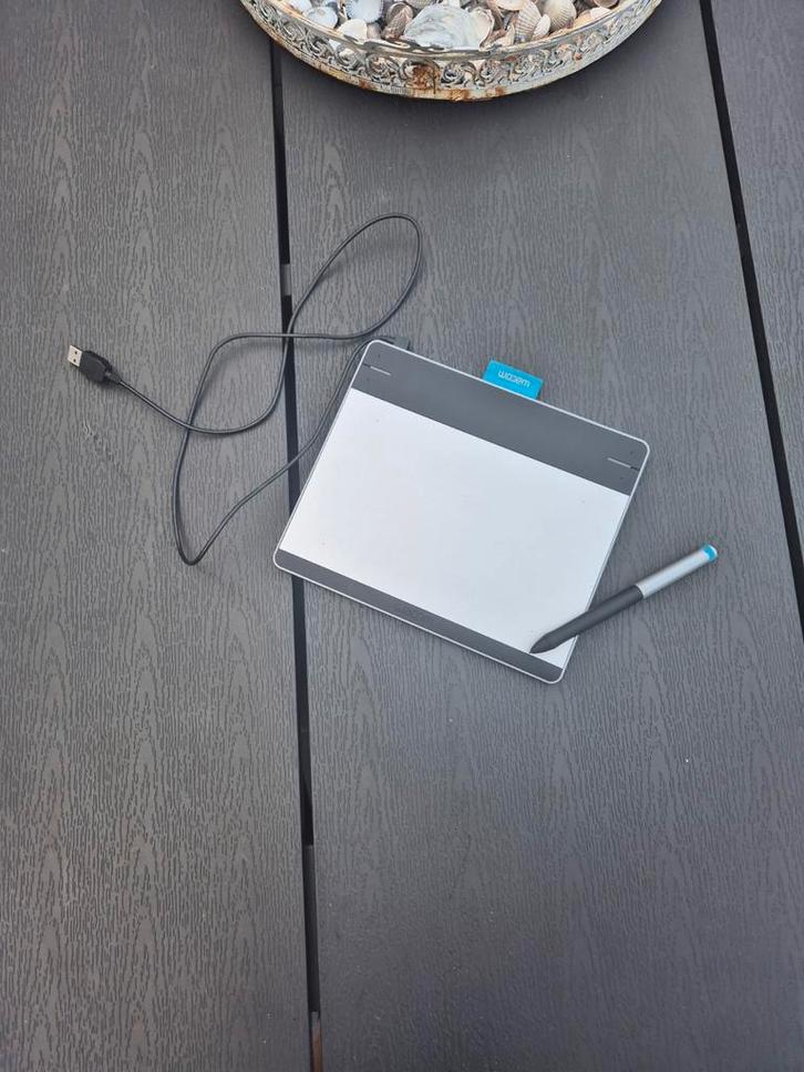 Zwart met grijze wacom tekentablet, Computers en Software, Tekentablets, Zo goed als nieuw, Bedraad, Ophalen of Verzenden