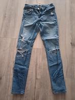 Blauwe spijkerbroek met gaten, maat 38, Ophalen of Verzenden, Nieuw, Blauw, W30 - W32 (confectie 38/40)