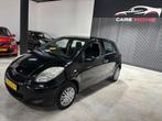 Toyota Yaris 1.0 VVTi Acces, Voorwielaandrijving, Gebruikt, 750 kg, Zwart