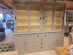 *ACTIE* Mooie Landelijke Taupe Grijze Buffetkast (2518B), Huis en Inrichting, Kasten | Buffetkasten, Landelijke buffetkast winkelkast kleur licht grijs zijglas