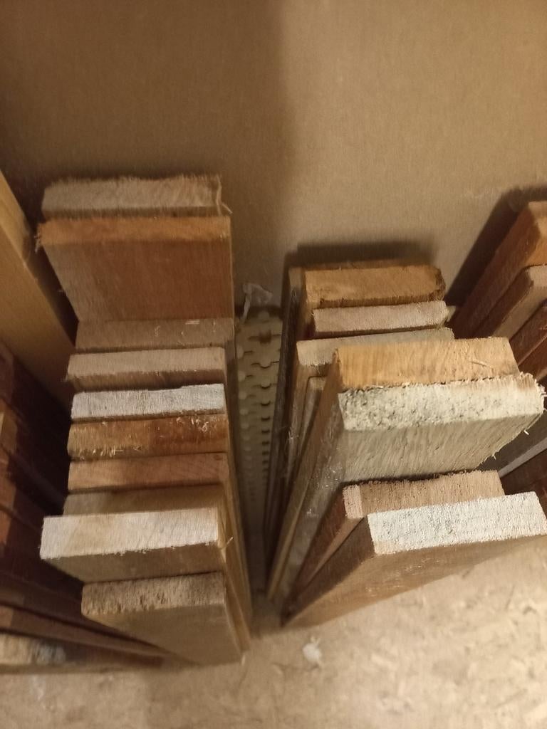 Hardhouten plankjes, overgebleven van een lambrisering., Doe-het-zelf en Verbouw, Hout en Planken, Ophalen, Minder dan 25 mm, Plank