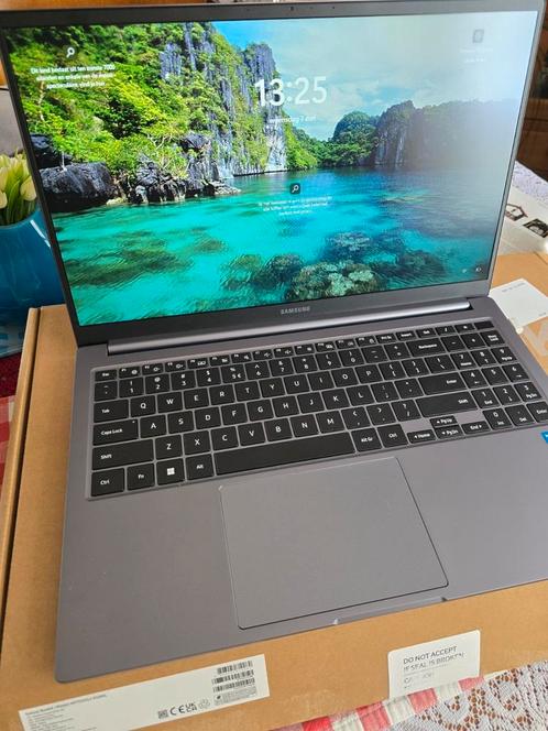 Samsung Galaxy Book4 (15.6", Intel Core i3, 8GB, 256GB), Computers en Software, Windows Laptops, Nieuw, 15 inch, SSD, 4 Ghz of meer
