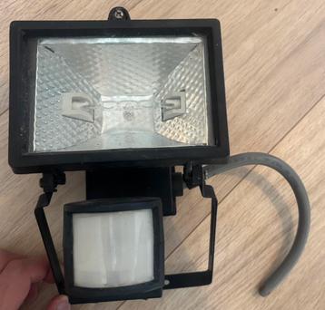 Halogeenstraler met sensor 120W beschikbaar voor biedingen