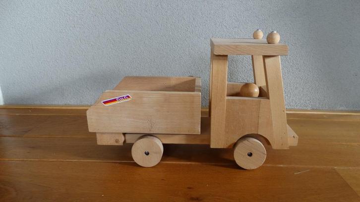 Houten vrachtauto (kiepauto) met poppetje, Kinderen en Baby's, Speelgoed | Houten speelgoed, Zo goed als nieuw, Rij- of Hobbelspeelgoed