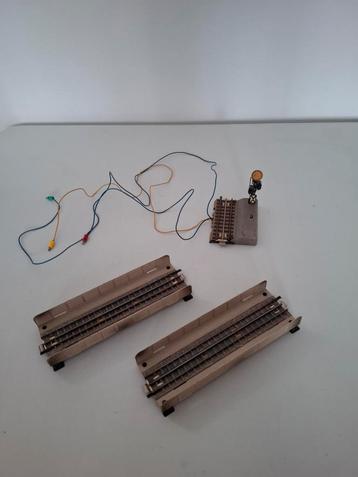 Marklin H0 2x 465 vakwerk brug en een sein beschikbaar voor biedingen