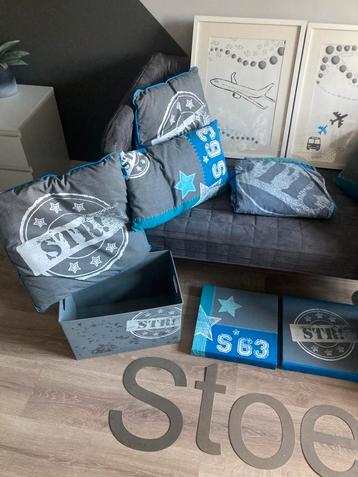 STOER -LIEF jongens kamer inrichting blauw/grijs beschikbaar voor biedingen