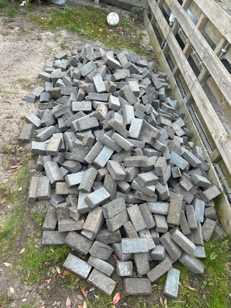 GRATIS AFHALEN - Gebruikte betonnen klinkers, Tuin en Terras, Ophalen, Gebruikt, Klinkers, 10 m² of meer