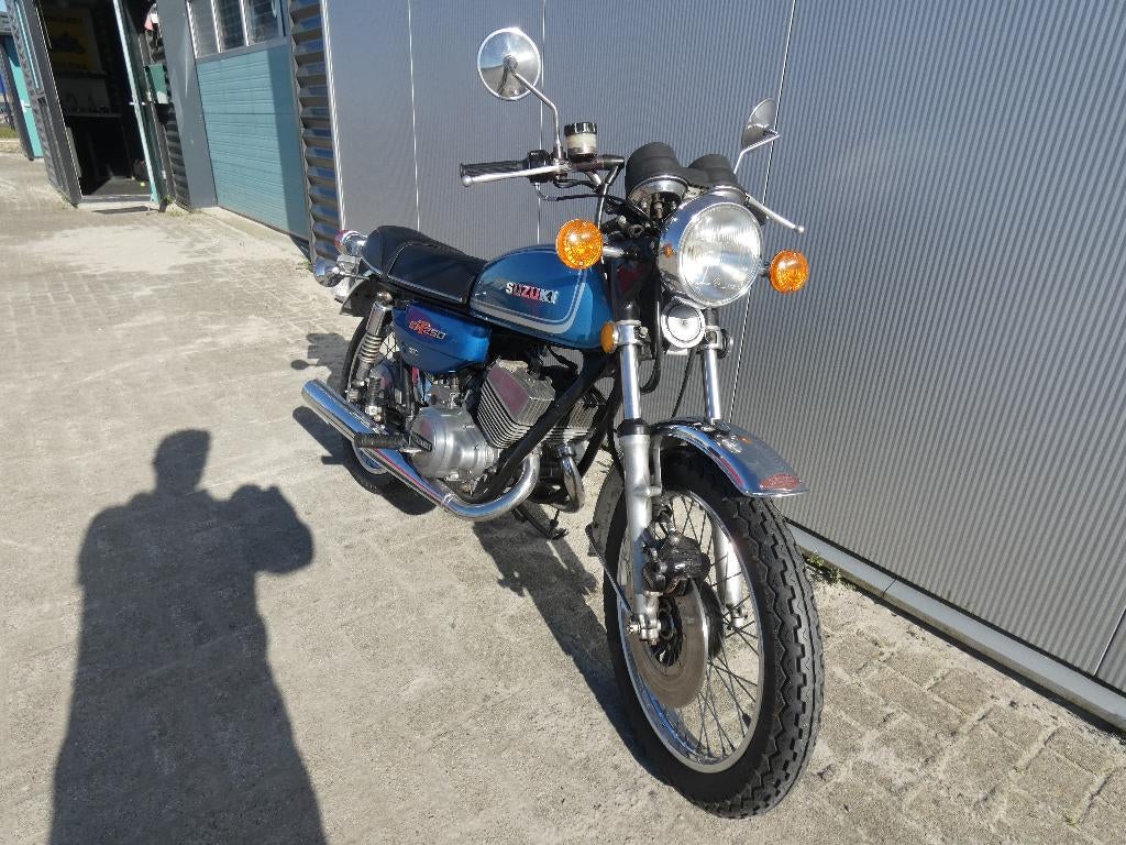 Nette, goed rijdende Suzuki GT250 , NL kenteken., Motoren, 250 cc, 2 cilinders, Toermotor