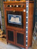 Antieke secretarie. Wedgwood plaquette. €1385., Ophalen