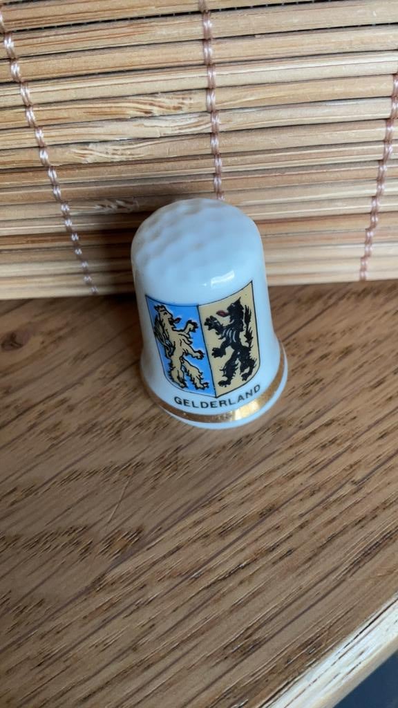 Gelderland vingerhoed vingerhoedje vingerhoedjes vingerhoed, Verzamelen, Vingerhoedjes, Verzenden, Nieuw, Porselein, Nederland