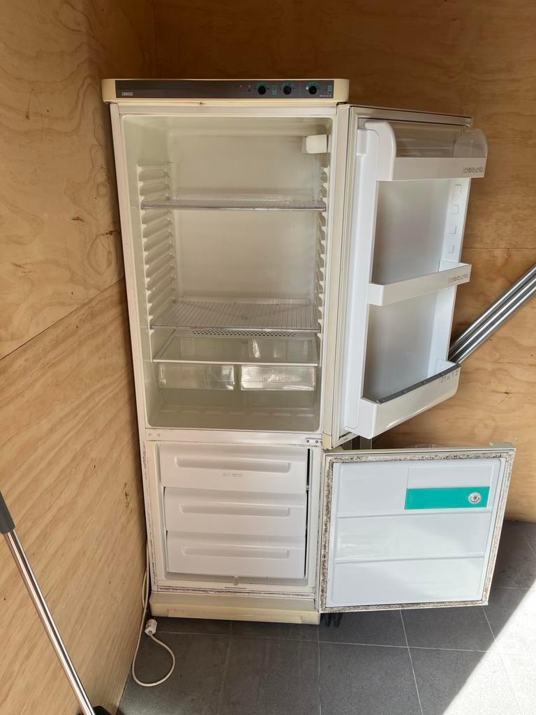 Zanussi koel-vriescombinatie - Ideaal voor in de schuur, Ophalen, Gebruikt, Met aparte vriezer, 160 cm of meer