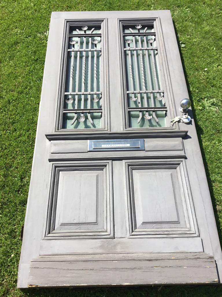 Klassieke houten buitendeur met glas en smeedijzer, Gebruikt, Buitendeur, 200 tot 215 cm, Hout