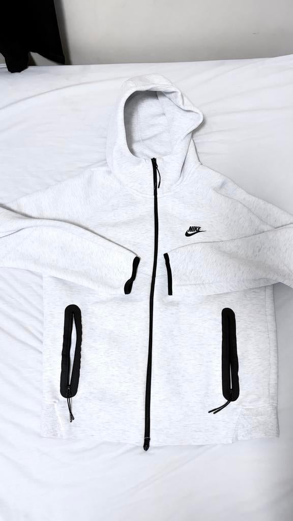 Nike Tech Fleece setje Wit-Grijs Set, Ophalen of Verzenden, Gedragen, Maat 48/50 (M), Wit