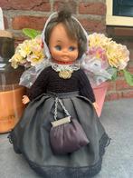 Oude pop in klederdracht, Verzamelen, Ophalen of Verzenden, Gebruikt, Pop