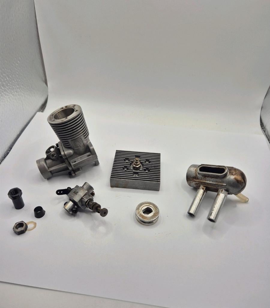 HB 25? Brandstof motor voor rc, Hobby en Vrije tijd, Modelbouw | Radiografisch | Vliegtuigen, Ophalen of Verzenden