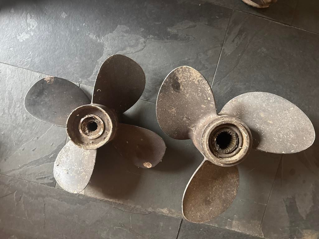 Schroeven voor Volvo Penta DP290 - Set van 2 A4, Watersport en Boten, Ophalen of Verzenden, Gebruikt, Motor en Techniek, Motorboot