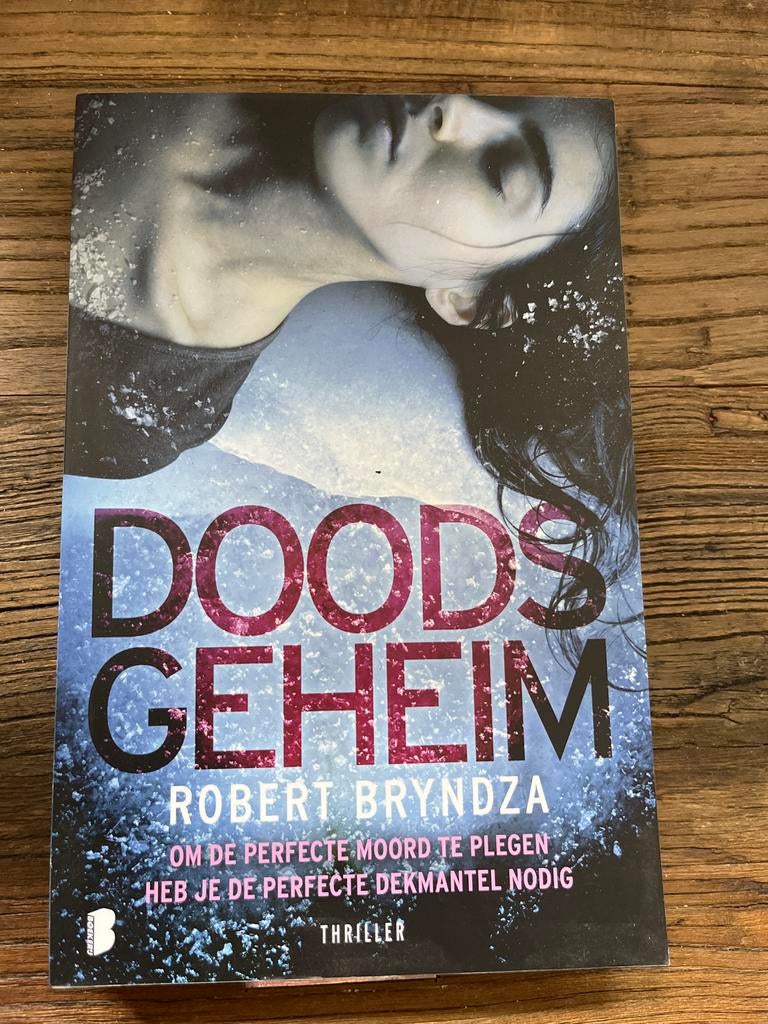 Doodsgeheim - Robert Bryndza (Thriller), Boeken, Thrillers, Ophalen of Verzenden, Zo goed als nieuw, Nederland