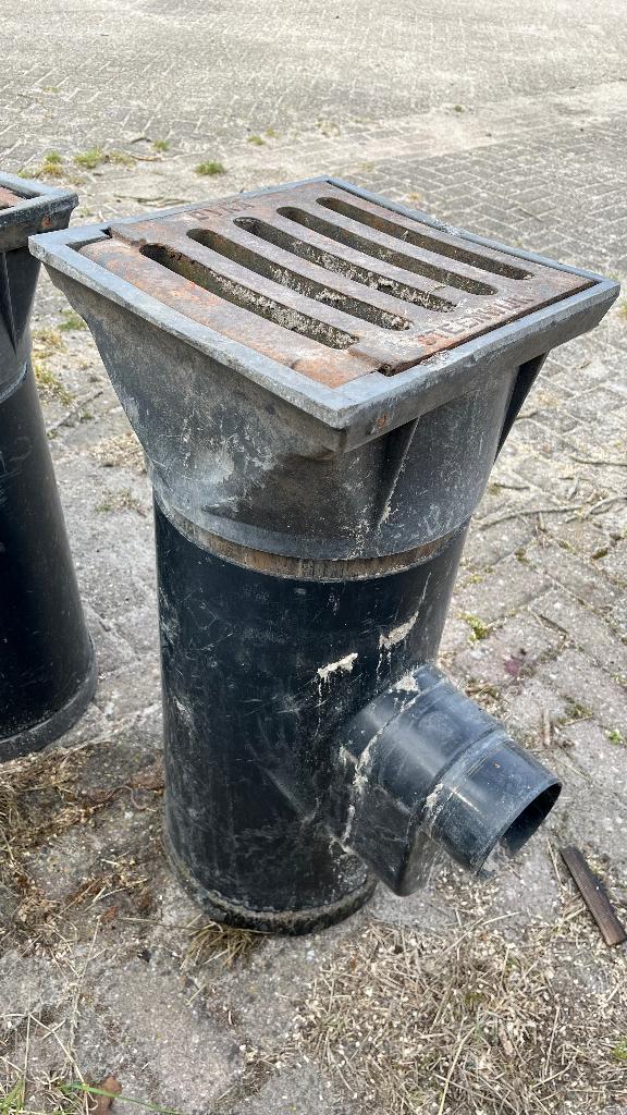 straatkolk met gietijzeren deksel, Ophalen, Gebruikt, Pvc, Minder dan 2 meter