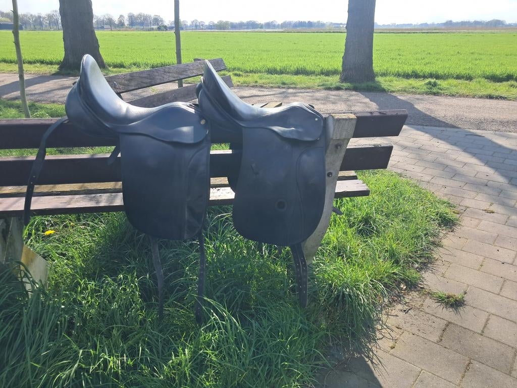 2 dressuur zadels, Ophalen, Gebruikt