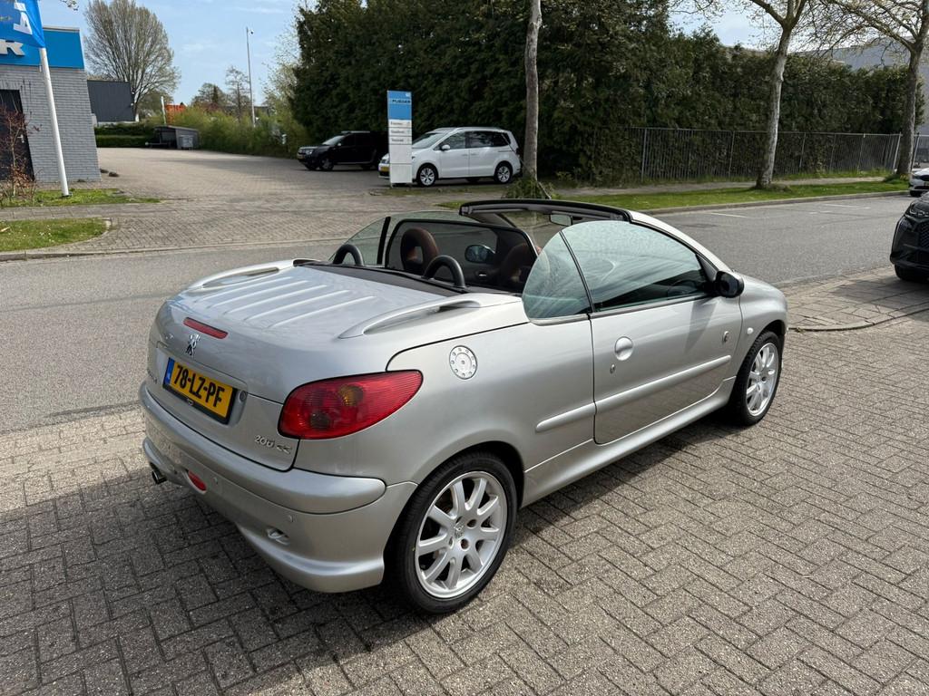 Peugeot 206 CC 1.6-16V Roland Garros Automaat, Leder, Uniek, Gebruikt, 4 cilinders, Cabriolet, 4 stoelen