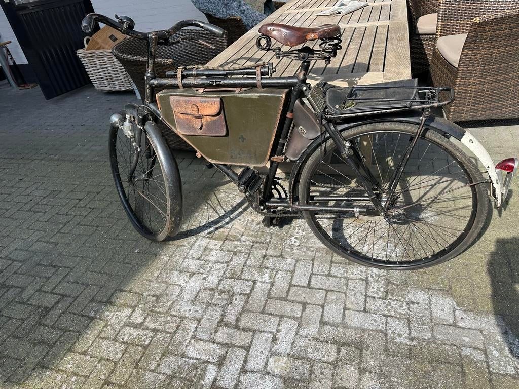 Oude 'Zwitserse' rode kruis/post fiets, 55 tot 59 cm, Ophalen, Jaren '20 of ouder