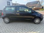 Renault Twingo 1.2 Authentique |nieuwe apk | koopje !, Auto's, Voorwielaandrijving, 4 cilinders, 4 stoelen, Zwart