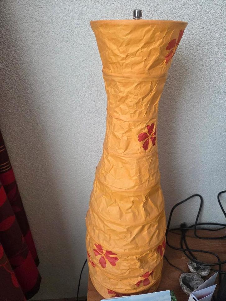 Gezocht: ikea papier lamp kleur maakt niet uit, Huis en Inrichting, Lampen | Tafellampen, Zo goed als nieuw, 50 tot 75 cm, Ophalen of Verzenden