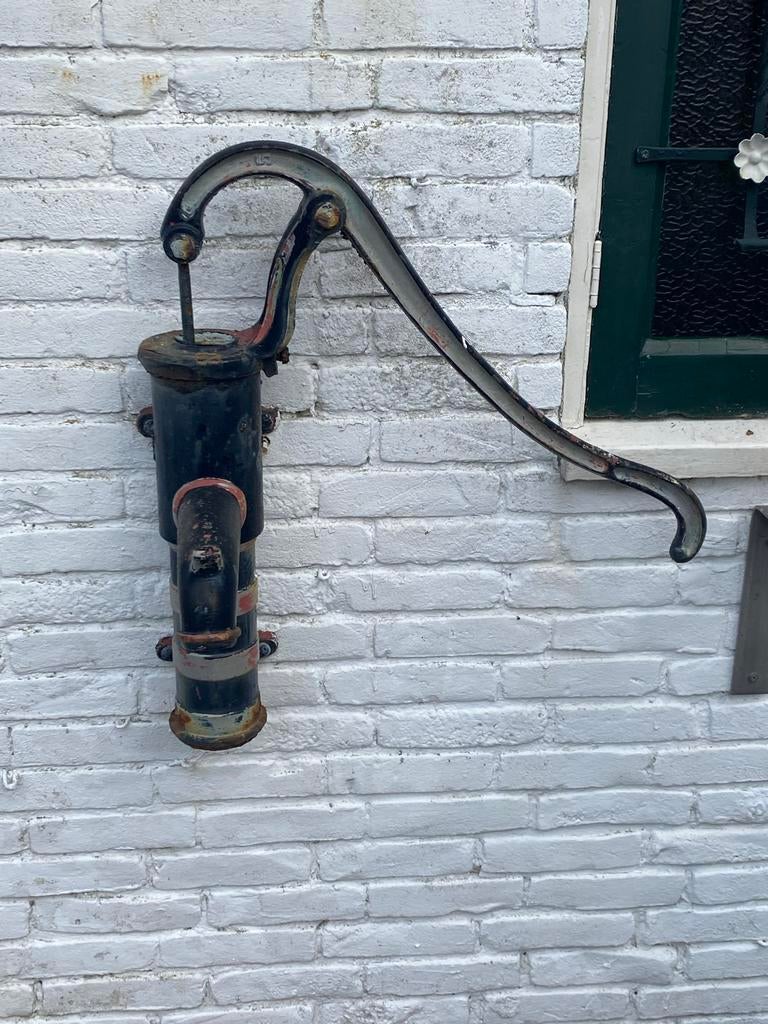 Antieke gietijzeren waterpomp - Decoratief, Antiek en Kunst, Ophalen of Verzenden
