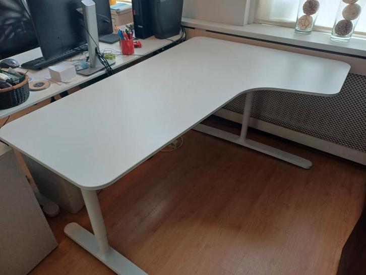 Wit Ikea Bekant bureau, Huis en Inrichting, Bureaus, Gebruikt, Bureau, In hoogte verstelbaar, Ophalen