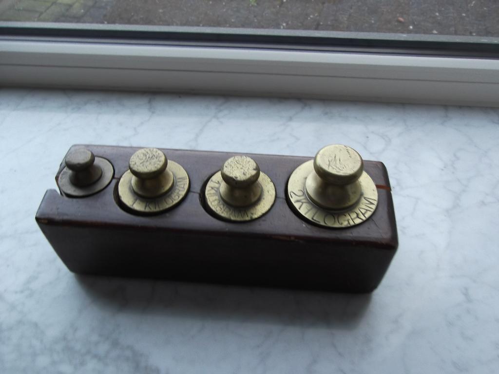 koperen gewichten, Ophalen