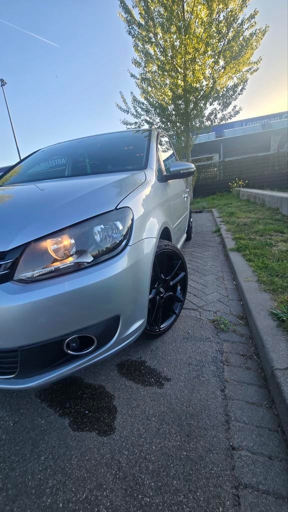 Volkswagen Touran 1.2 TSI 77KW BMT 2011 Grijs, Auto's, Volkswagen, 730 kg, 4 cilinders, Origineel Nederlands, 75 €/maand