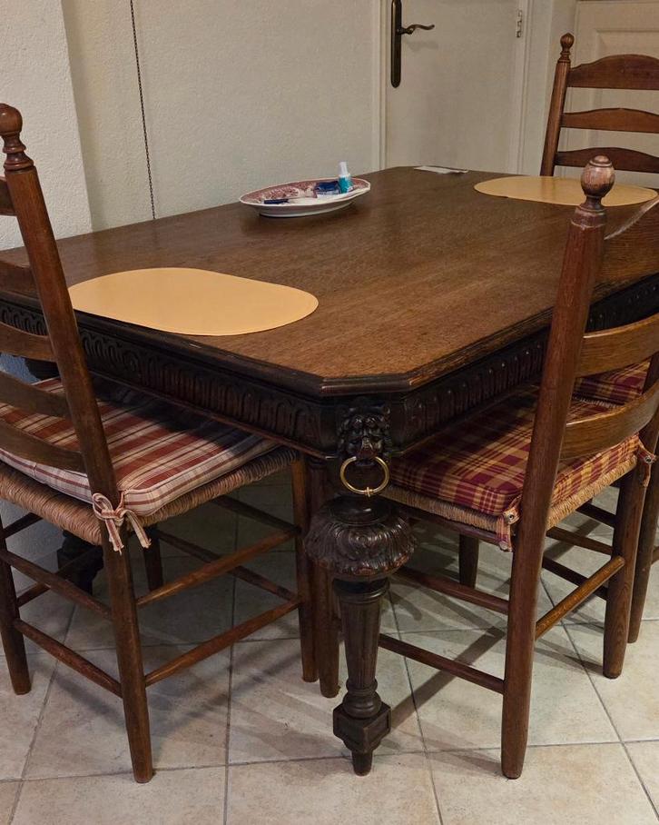 Antiek, Eiken eettafel, bestoken decor, leeuwenmaskers, 125-, Huis en Inrichting, Tafels | Eettafels, Gebruikt, 100 tot 150 cm