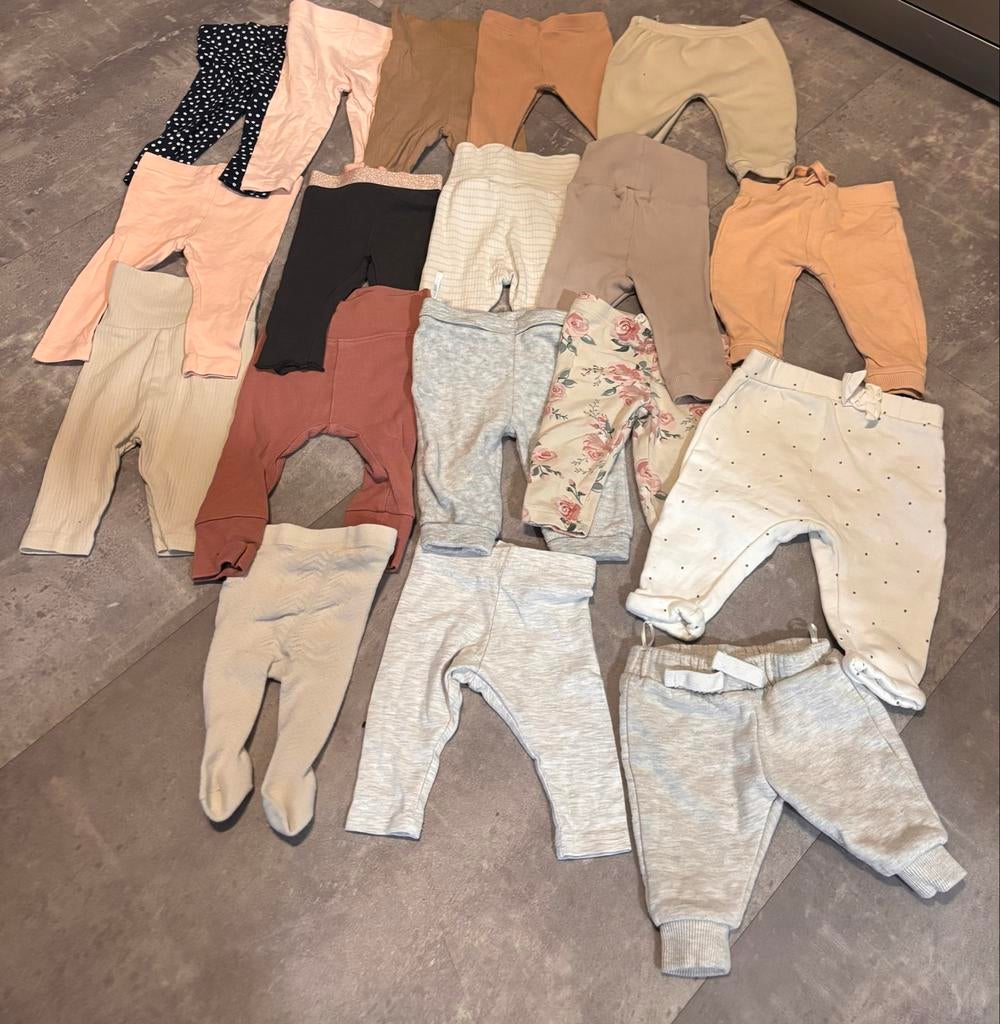 18 broekjes maat 62, Kinderen en Baby's, Babykleding | Maat 62, Verzenden, Zo goed als nieuw, Meisje, Broekje