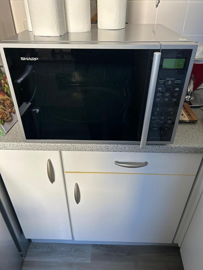 Sharp Combi Magnetron - Zilverkleurig en Compact, Witgoed en Apparatuur, Magnetrons, Ophalen, Combimagnetron, Gebruikt, Grill