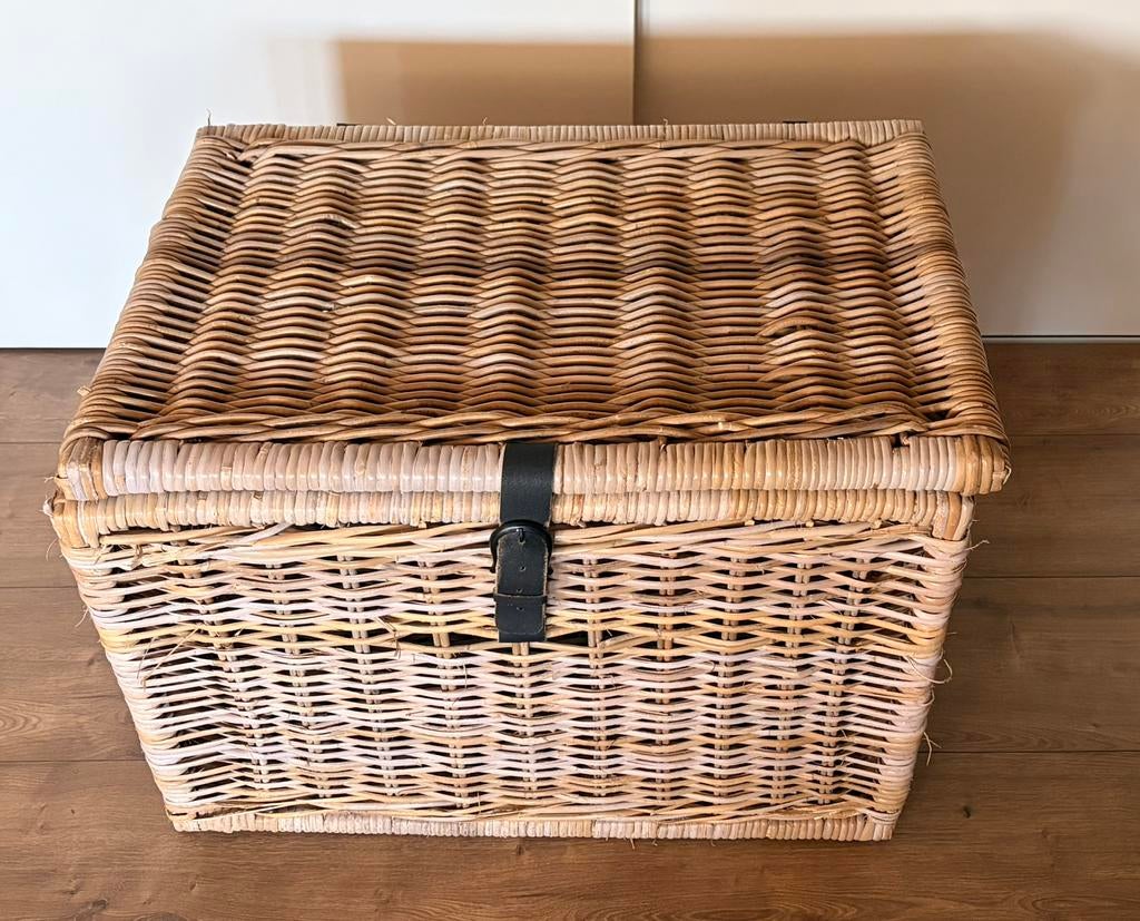 Grote rieten (opberg) kist van IKEA te koop, Huis en Inrichting, Woonaccessoires | Kisten, Zo goed als nieuw, 50 tot 75 cm, 50 tot 75 cm