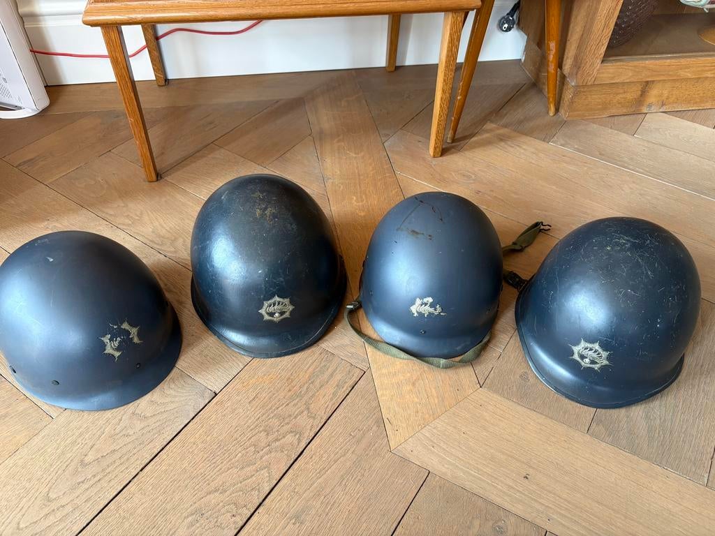 2 oude ME politie helmen, Verzamelen, Ophalen of Verzenden, Overige soorten, Nederland, Helm of Baret