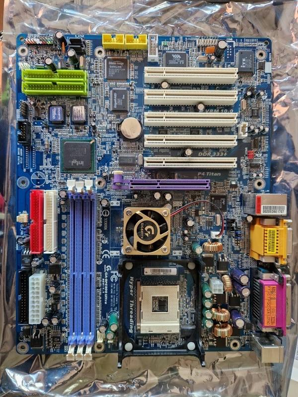 Gigabyte GA-8PE800 Ultra Moederbord (i845PE, LAN, Sound), Computers en Software, Moederborden, Ophalen of Verzenden, Zo goed als nieuw